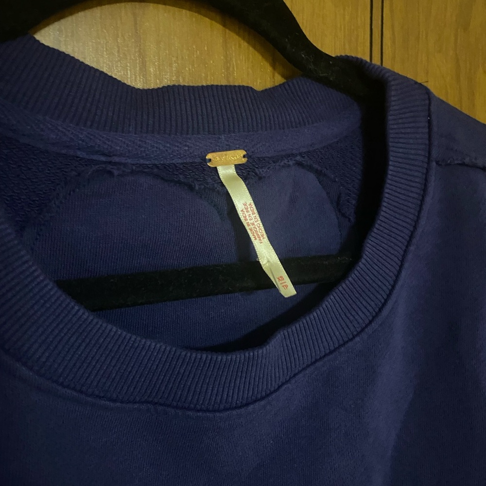 FREE PEOPLE TRISH SWEATSHIRT
Color Eclipse
$88.00 - Picture 4 of 5